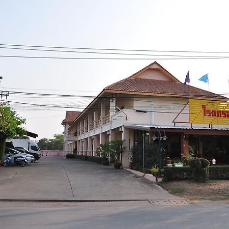 Poon Suk Hotel Kabinburi Kültér fotó