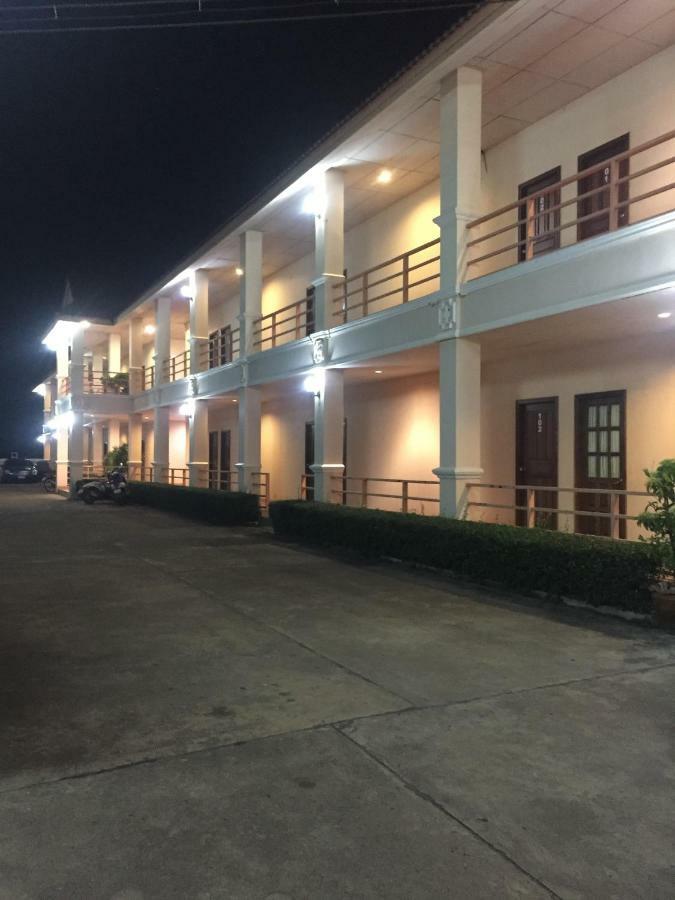 Poon Suk Hotel Kabinburi Kültér fotó